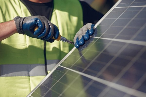 Quelles sont les démarches administratives à effectuer pour installer des panneaux solaires en France ?
