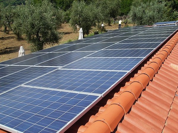 Les formations pour apprendre à installer des panneaux solaires en France