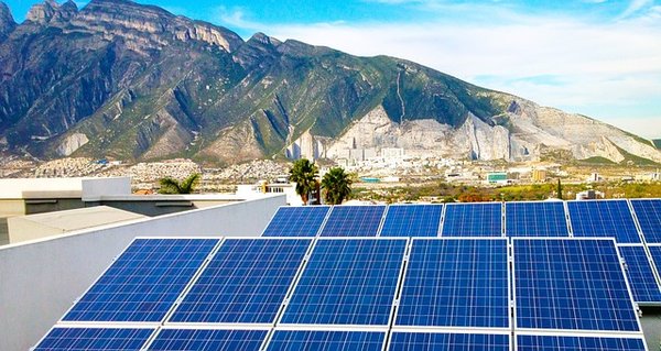 Quelles sont les compétences et les qualités requises pour travailler dans le solaire ?